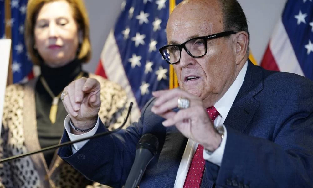 "Άστραψε και βρόντηξε" ο Τζουλιάνι: «Εκλογική απάτη» από Βενεζουέλα και Σόρος!